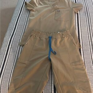 FIGS sandstone scrub set